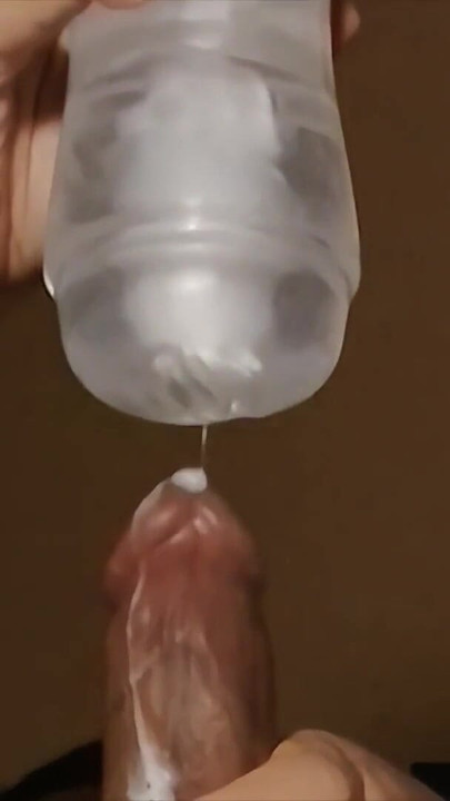 硬くなったチンポを速くしごき、マルチオーガズムを繰り返して、精液を一滴まで吸い尽くして頭がおかしくなってる |クリップ2