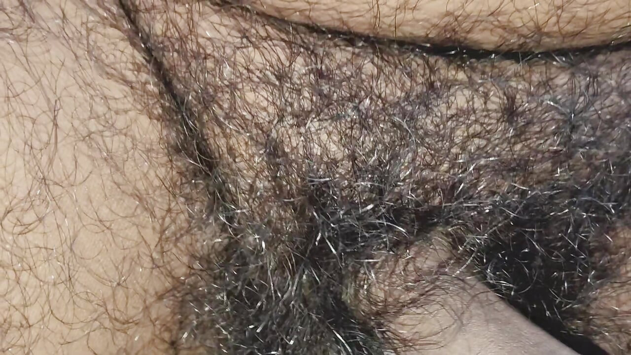 Any girl who sees a desi cock should get water in her pussy.