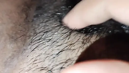 Gadis India jilat memek sempit dan pamer memek di ranjang sama pacarnya