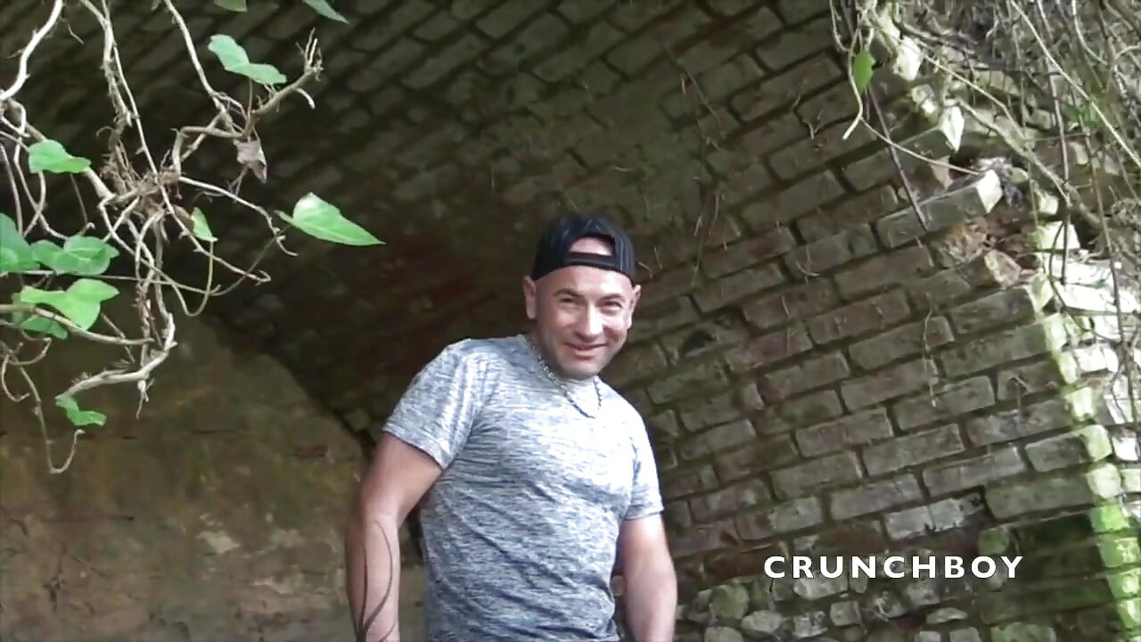 Fucked bareback by Stepdaddy in exihnb cruising