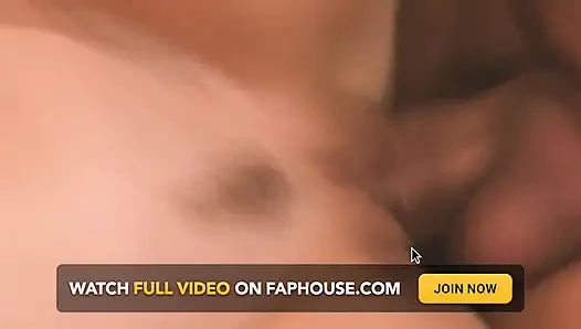 Sevimli sarışınlar sahne 4_oiled, büyük memeli sarışın ev hanımı işini bitirdiklerinde buna bayılıyor.