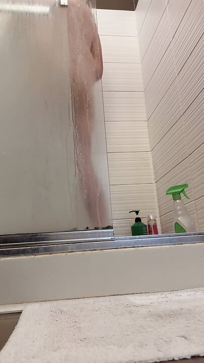 Soaping my ass and flossing my hole