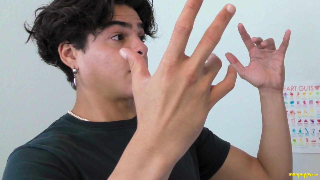 ジュリアン・ジェイデンがレノックス博士からレッスンを受ける