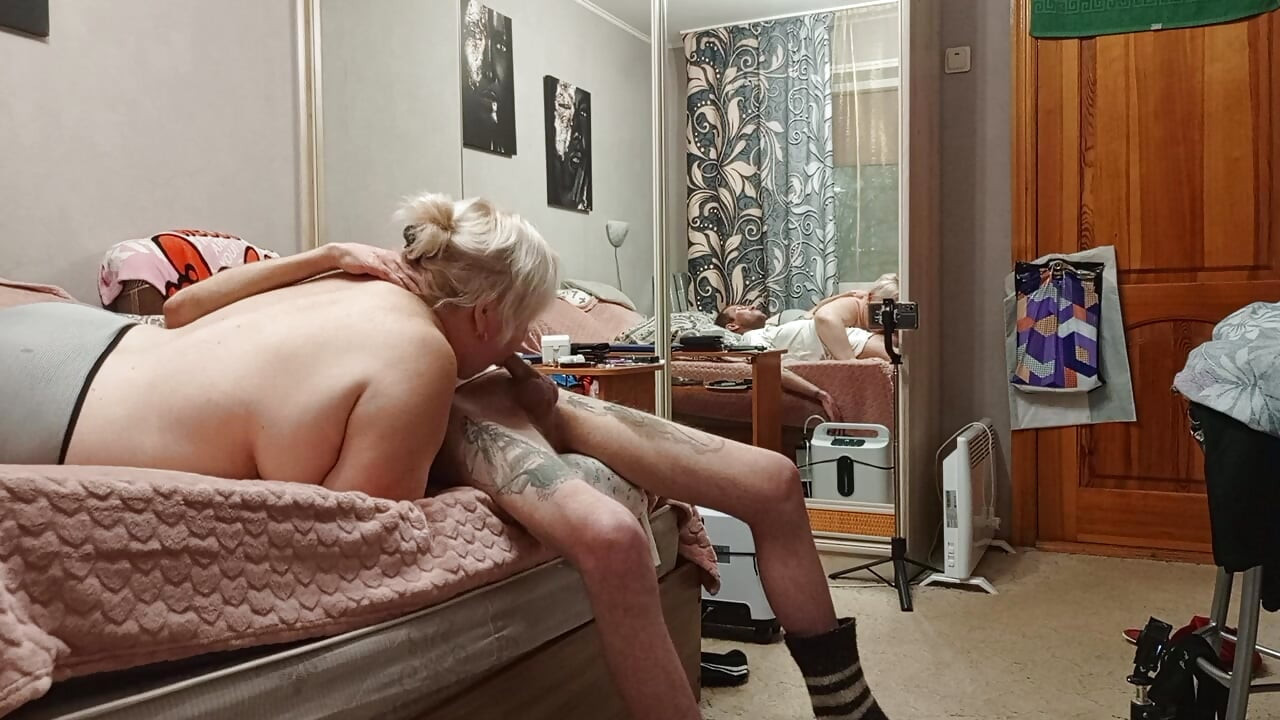 Üvey annemi ağzından sikiyorum ve ateşli dölle boğazına boşalıyor