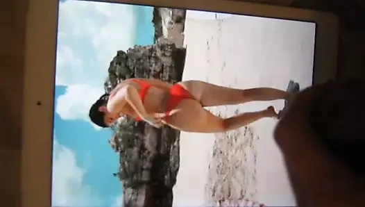 Kylie boşalma anısına