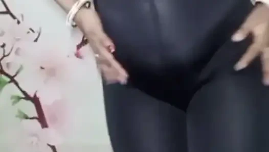 Горячая девушка Bangali