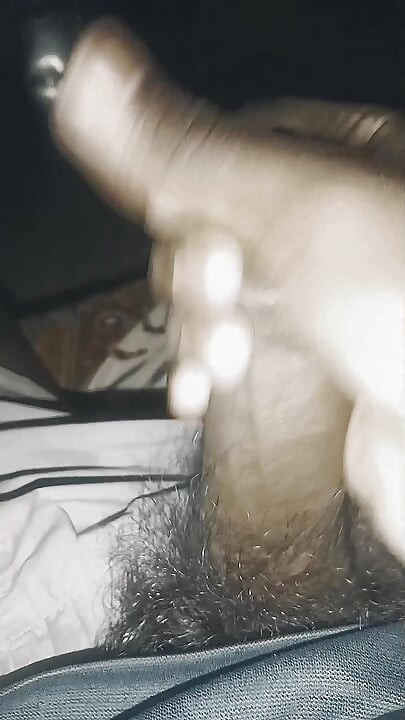 德西男孩在考试后湿透了衣服手淫和吞精