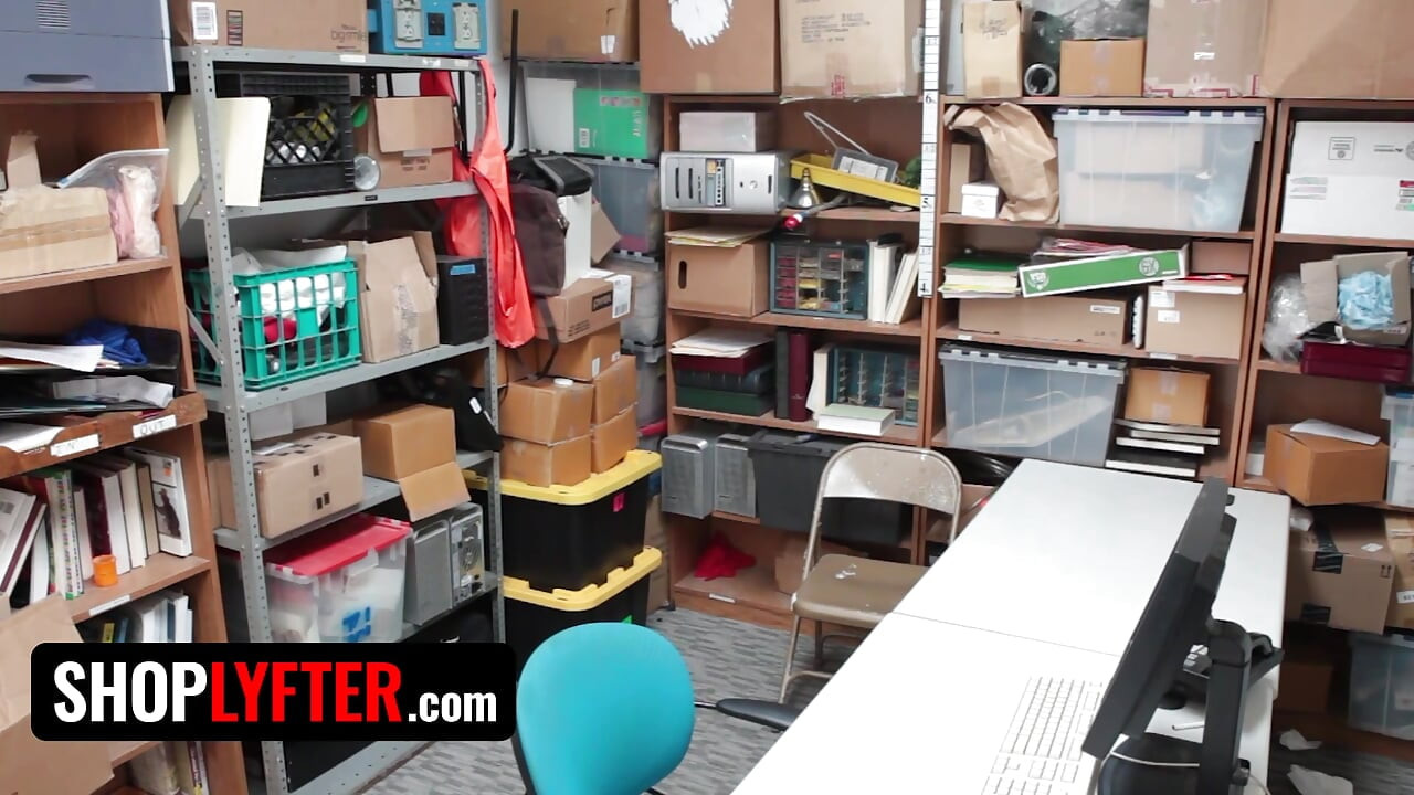Shoplyfter - Hot Ebony Vixen Kat Arina Gaggs on Officer's Dick to Avoid Troubles with the Law