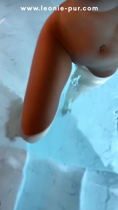 Creampie sikme at spa | Klip 1