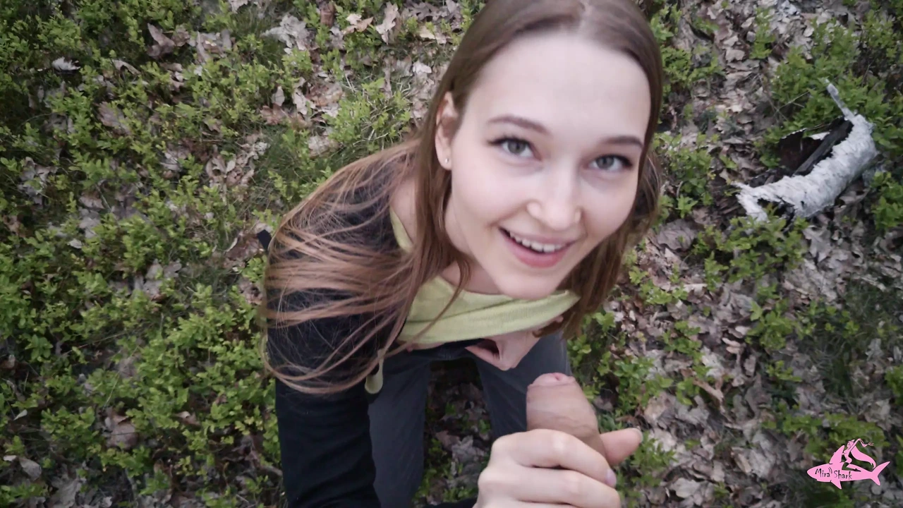 森林里的性感淫娃让我射在她嘴里