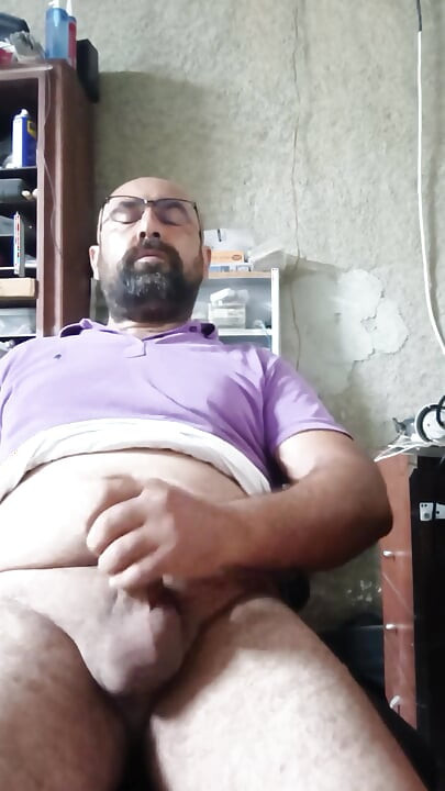 Master Bear Cums with a Cigarette in His Mouth