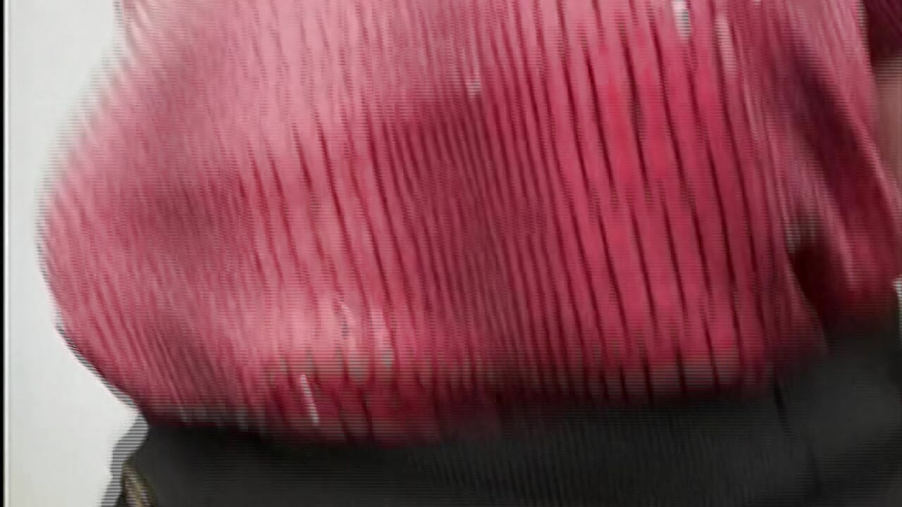 Geile blonde milf gevingerd en bespeeld tot een explosief orgasme