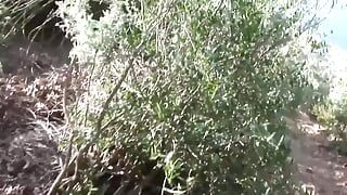 Un couple amateur baise sur les rochers de la côte italienne