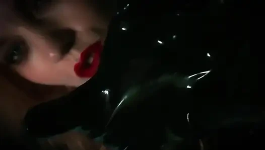 Aşırı güçlü baştan çıkarıcı kadın