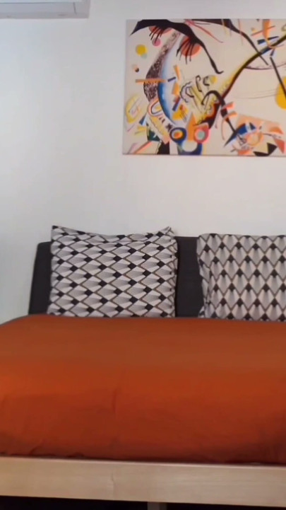Blond moden kone nyter daglig sex