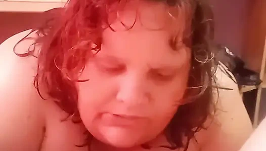 İri güzel şişman kız tarafından ateşli oral seks