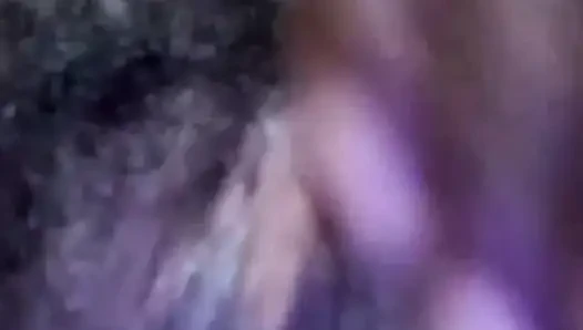 Fışkırtana kadar amıyla oynuyor