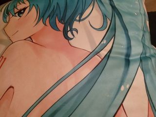 Fazendo sexo anal com minha Hatsune Miku Bodypillow