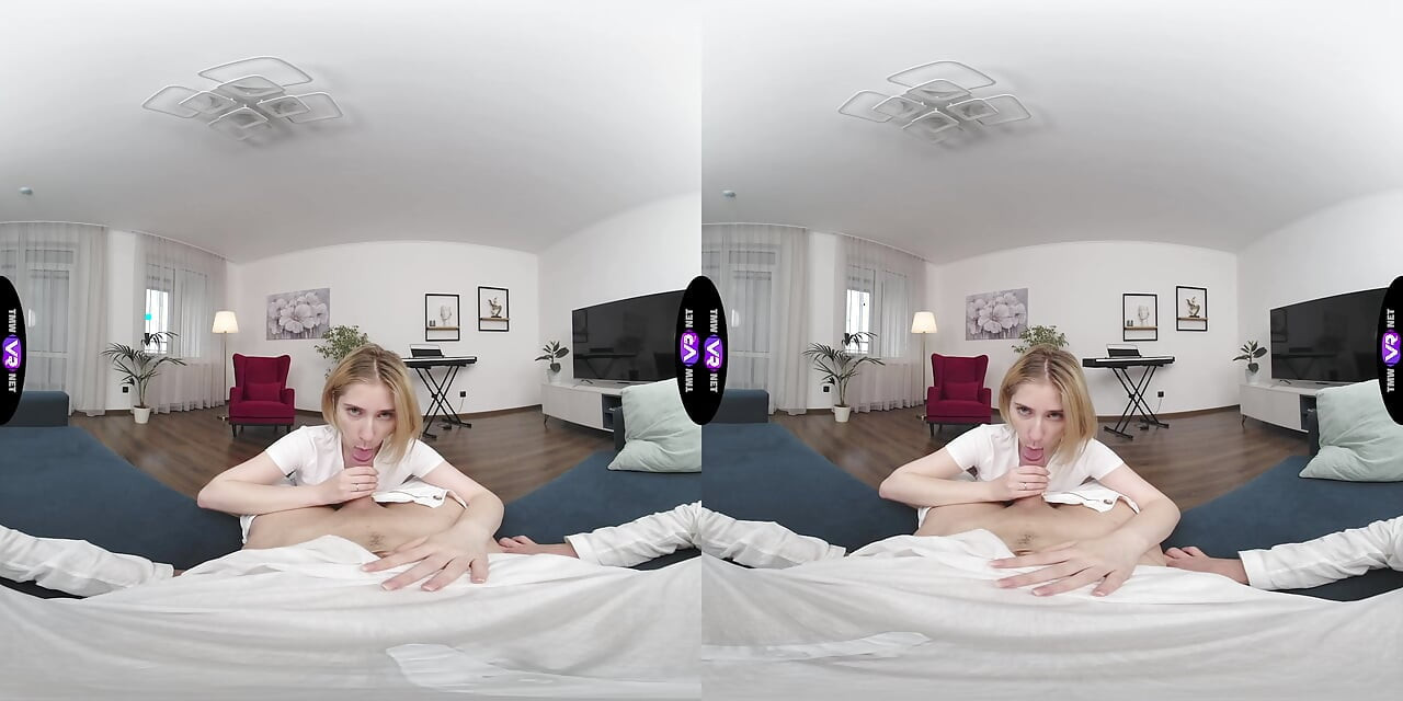 BF مشتت؟ ميلا تغلقه بمص خشن - TeenMegaWorld