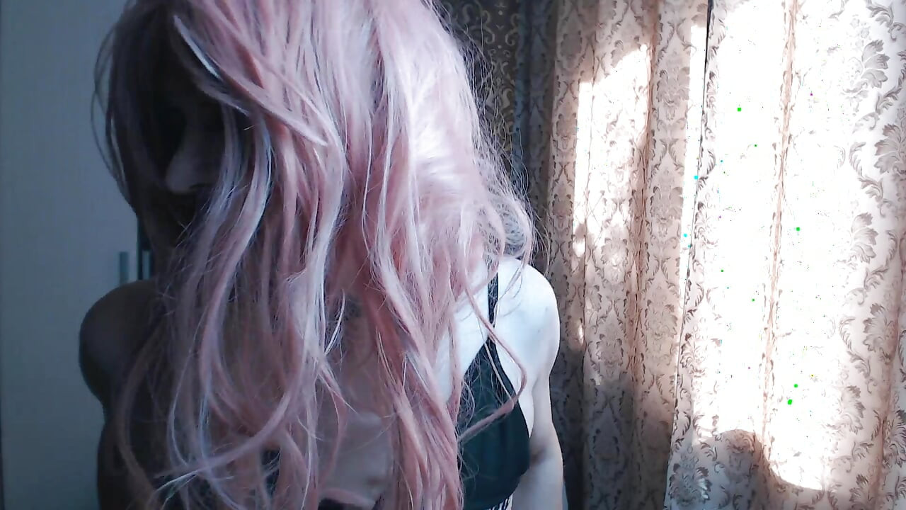 Снимите трусики и возьмите их все в рот.