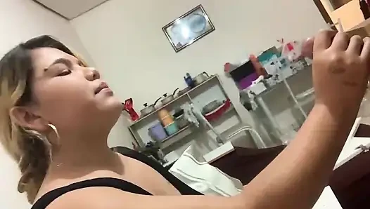 Wife giving blowjob to buddy fitter