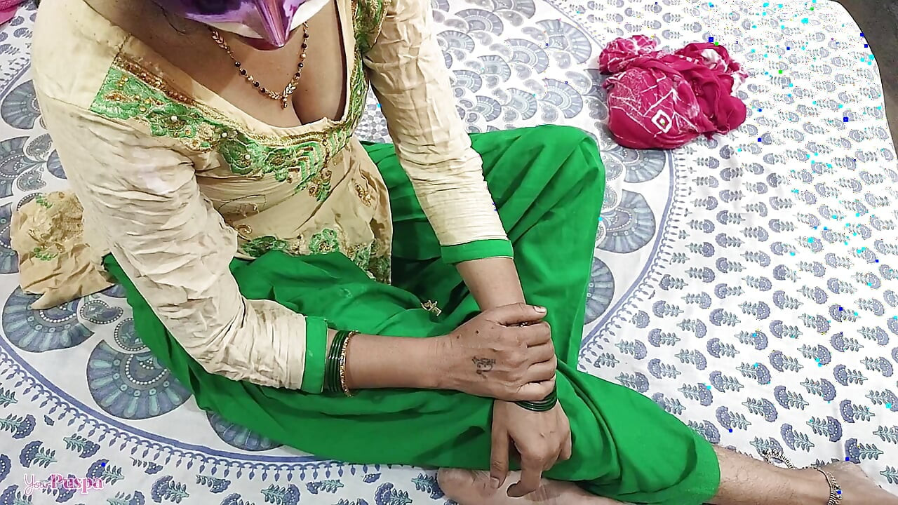 Maid was cleaning her boss room just then Tear her salwar on Bed for Pussy appeared through salwar Boss Fucked Hard