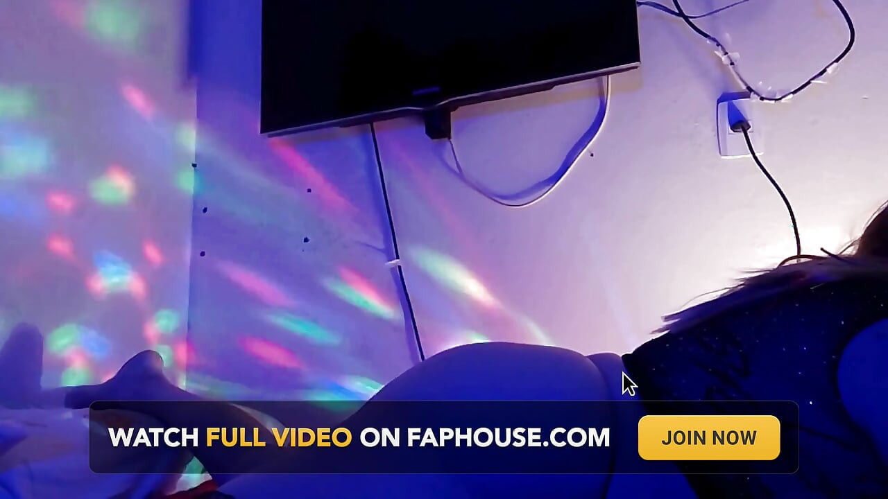 Foarte obraznic și m-am distrat dând mare în fața camerelor.