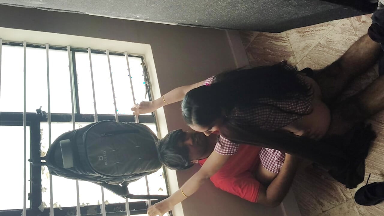 Indijska djevica školarka prvi put pojebala svog dečka