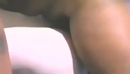 Azgın esmer hatun siyah ete binmeyi seviyor