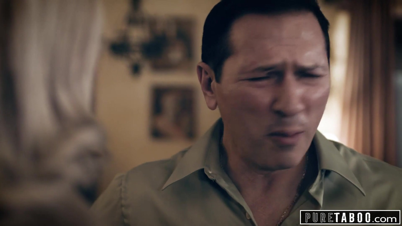 純粋なタブー嫉妬深い息子が継父を誘惑するために継母を誘惑する