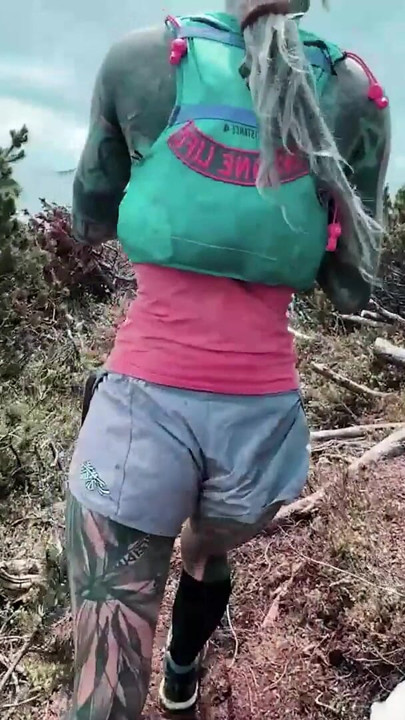 Hiking Mountain szenvedélyes baszás és cumshot | 1. klip