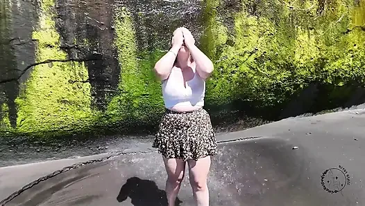 Shimmering Sands, A Breathtaking Waterfall And A Mind-Blowing Orgasm!