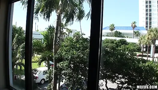 Latin seks kasetleri - yumurtaları atla Brittany Harper kahvaltıda ateşli bir döl istiyor