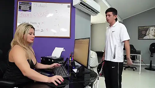 Um Meinen Job Zu Hause Zu Behalten, Habe Ich Am Ende Den Chef Im Büro Gefickt