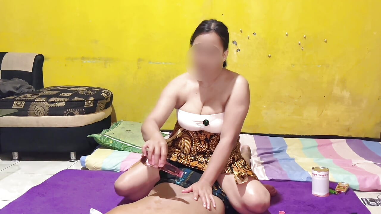 Dipijat istri orang jadi tambah betah