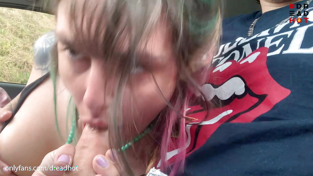 Naughty Tattooed Dreadhot Deep Blowjob. muka intens