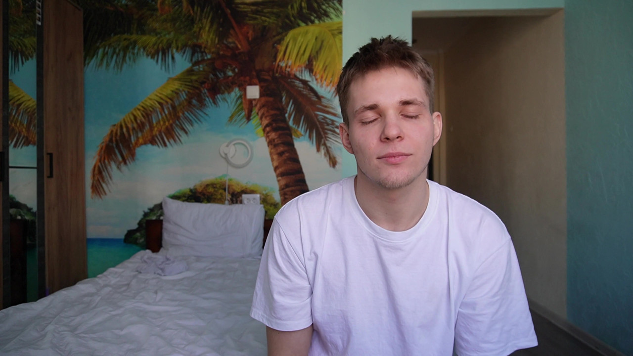 流行的在线游戏在视频博客期间变成继兄弟和继妹之间的性爱