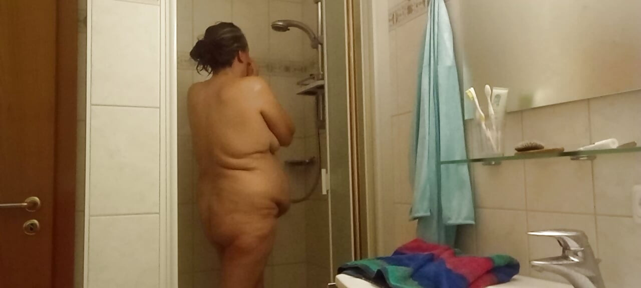 Fat mature woman taking a shower, Eva Pur and her voluptuous curves part 2