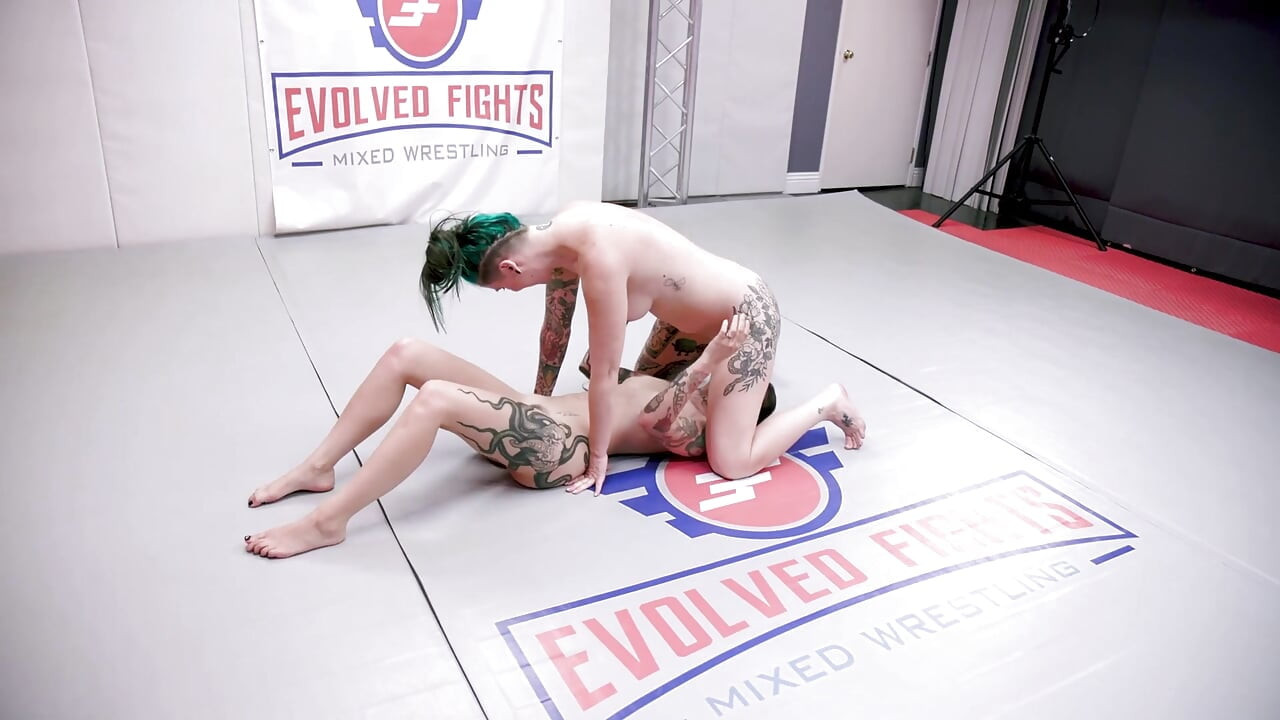 Luna Lovely vs Nikki Zee Orgasm Challenge - Rematch