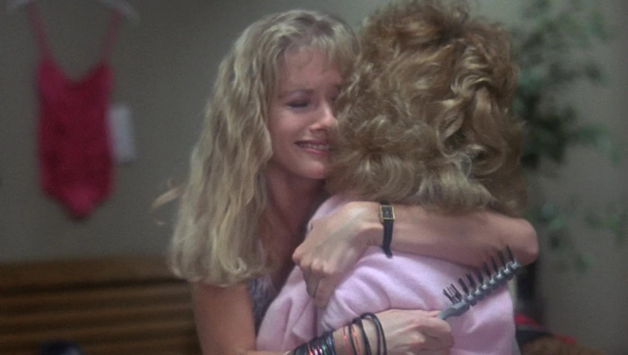 Barbara cramton. kelli maroney - &#39;&#39;chopping mall&#39;&#39;