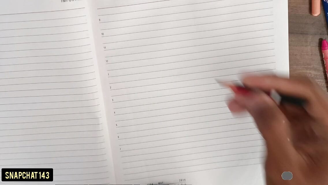 Los dos estábamos haciendo trabajo mecánico, yo estaba encima del jefe y mi espalda doloría mucho, señor, ahora se siente mucho.