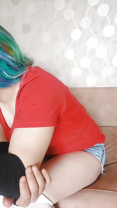 Słodki biały chłopiec sissy w swojej kobiecej