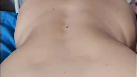 Büyük götlü anne mükemmel yarağın tadını çıkarıyor