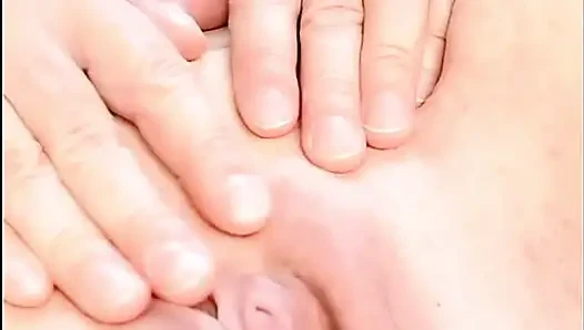 Nenek lagi asik mainin memeknya - close up