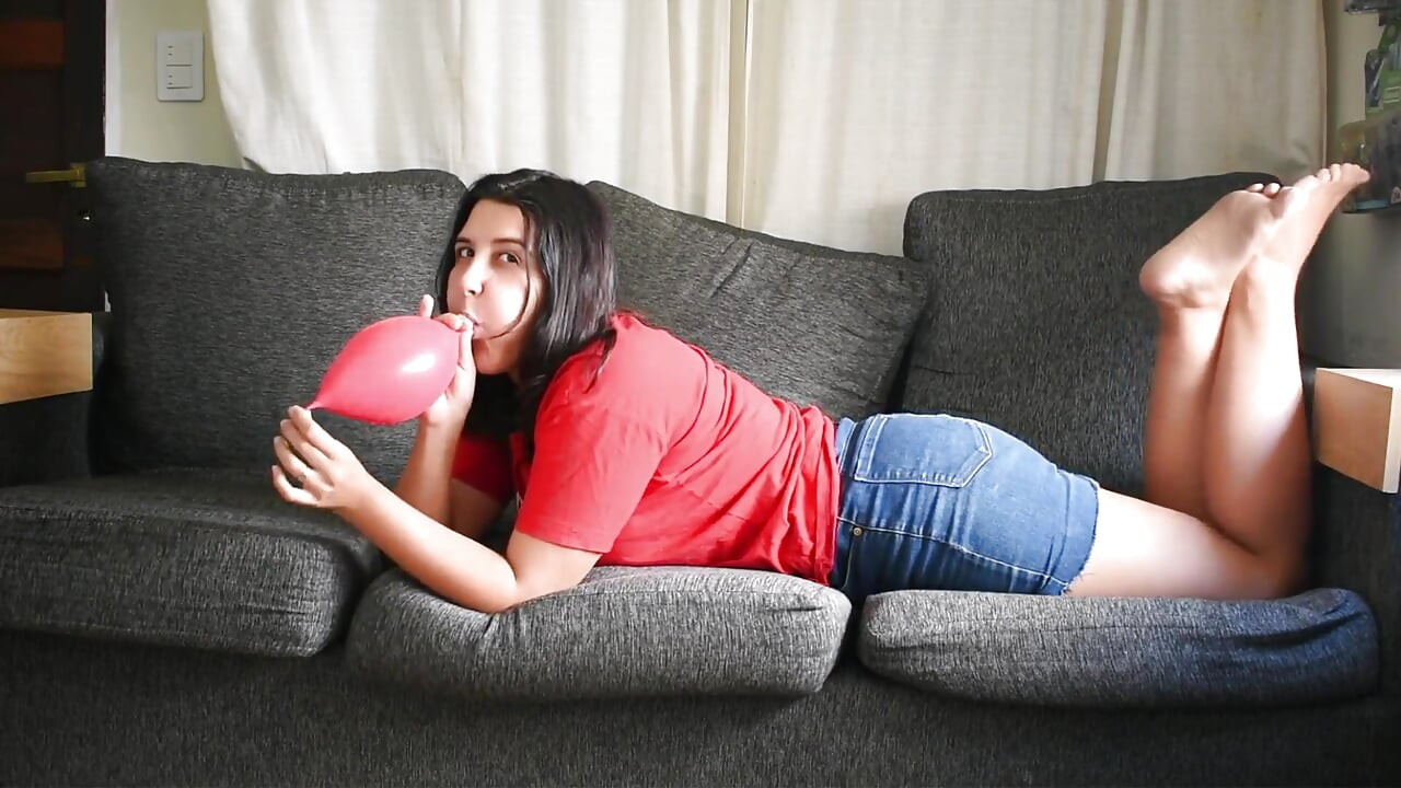 Play Until Pop in Red Balloon Hot Session - Bunny Looner