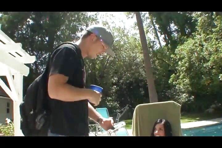 Pelacur muda panas menunggang zakar kukuh yang bagus