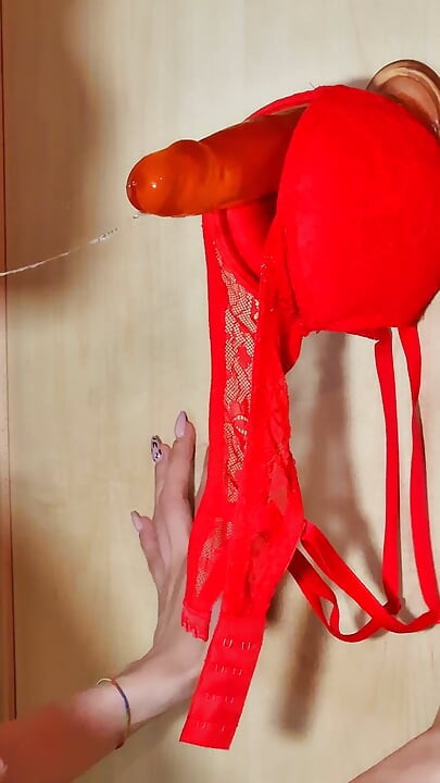 DEEPTHROAT DILDO I rehearse how I'm going to suck cock on my first blind date