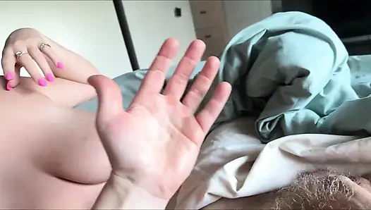 Das bett mit britischer mitbewohnerin mit dicken titten teilen - sophia isabella - eine perfekte freundin