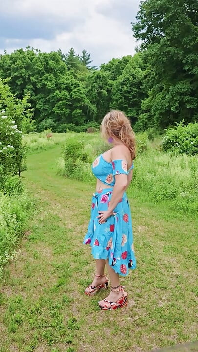 Real TOPLESS MOMMY Enjoying the Summer Barbecuing with her Mature MILF BIG TITS Out in the Sunshine