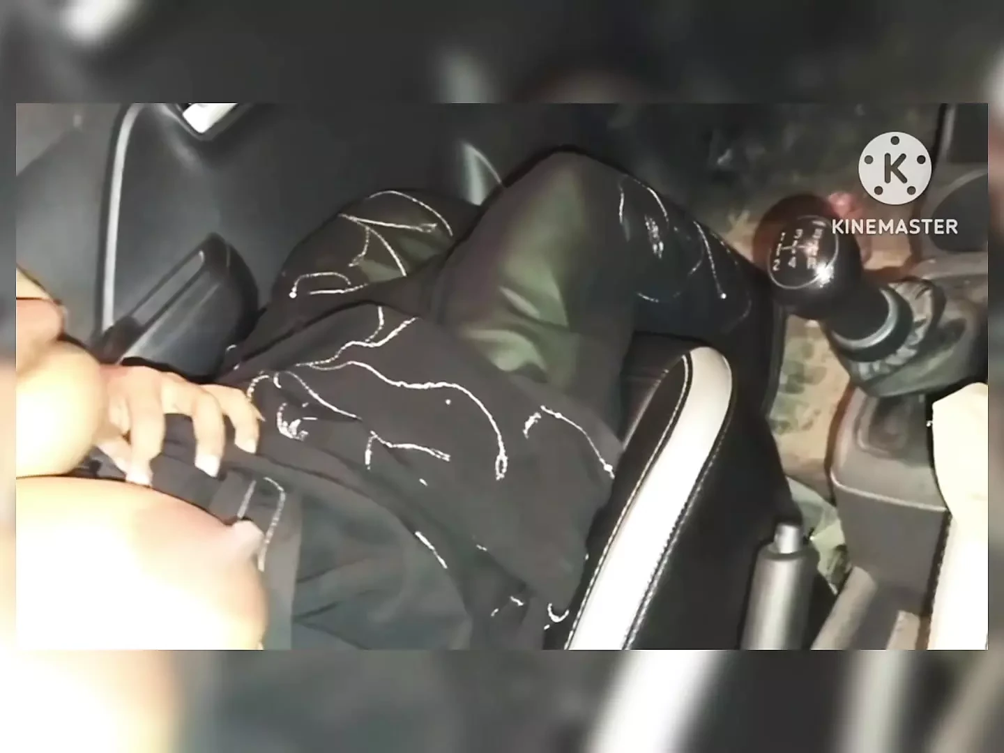 Seks di dalam mobil sama pacarnya sambil pakai saree hitam